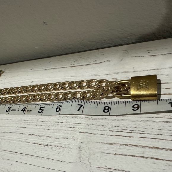 Louis Vitton lock and chain - Picture 6 of 7
